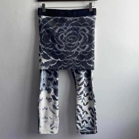 Lululemon Yin To You Skirted Leggings Pretty Plume Angel Wing Black High Rise - Picture 1 of 8